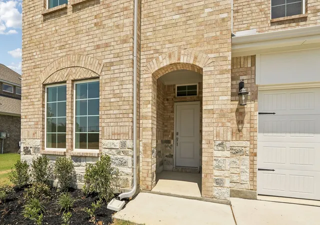 Photo 4 of Single family home for sale at 9521 Dugout Dr, Aubrey, TX 76227 | MLS# 21271594 | Listing updated on 2026-10-28