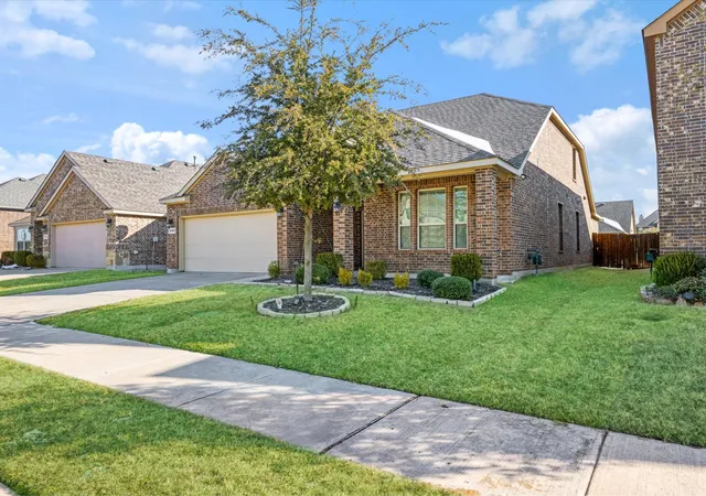 Photo 3 of Sale Pending at 2109 Lake Hawthorne Trl, Little Elm, TX 75068 | MLS# 21271614 | Listing updated on 2026-07-24