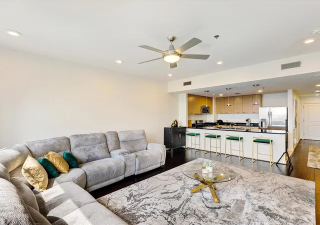 Homes for sale in Dallas, TX | 1200 Main St #1404, Dallas, TX 75202 | MLS# 21271630