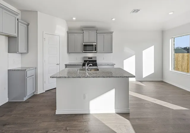 Photo 3 of Sale Pending at 611 Dove Haven Wy, Lavon, TX 75166 | MLS# 21260622 | Listing updated on 2026-08-18
