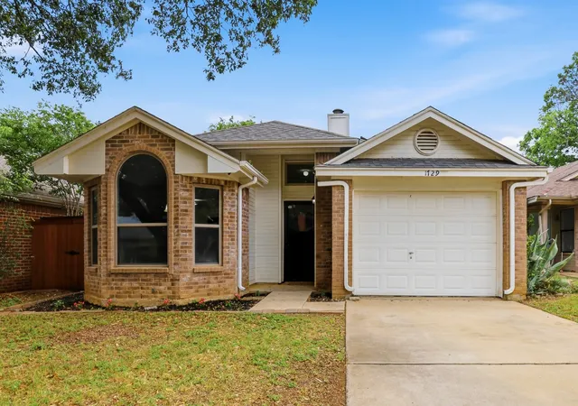 Homes for sale in Fort Worth, TX | 1729 Woodhall Wy, Fort Worth, TX 76134 | MLS# 21270405