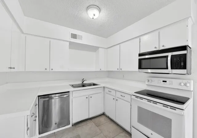 5th image of 3016 Tudor Ln, Irving, TX 75060 | MLS# 21271384