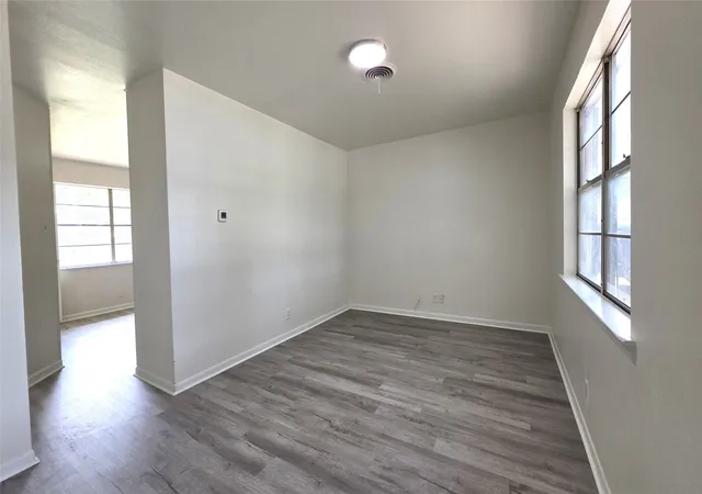 Photo 3 of Single family home for sale at 604 Sun Valley Dr, Denton, TX 76209 | MLS# 21271708 | Listing updated on 2026-08-28