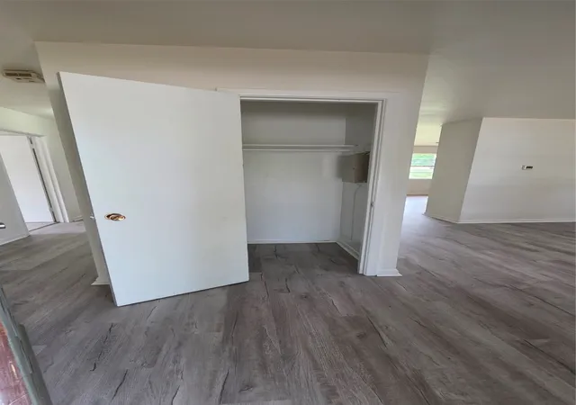 Photo 3 of Single family home for sale at 604 Sun Valley Dr, Denton, TX 76209 | MLS# 21271708 | Listing updated on 2026-08-28