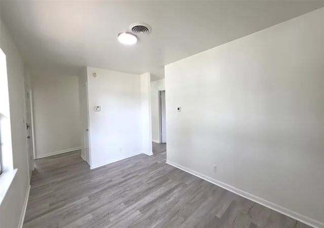 Photo 4 of Single family home for sale at 604 Sun Valley Dr, Denton, TX 76209 | MLS# 21271708 | Listing updated on 2026-08-28