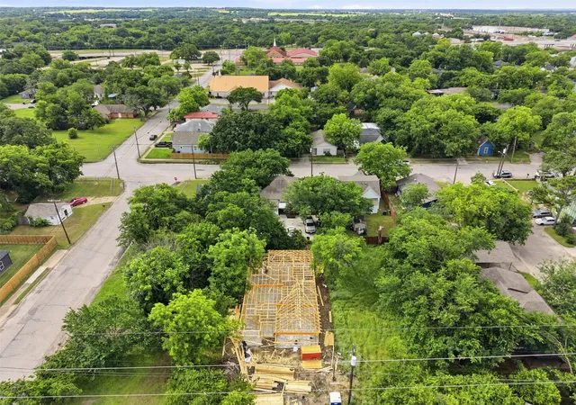 Photo 3 of Single family home for sale at 306 Royal St, Cleburne, TX 76031 | MLS# 21268038 | Listing updated on 2026-09-03