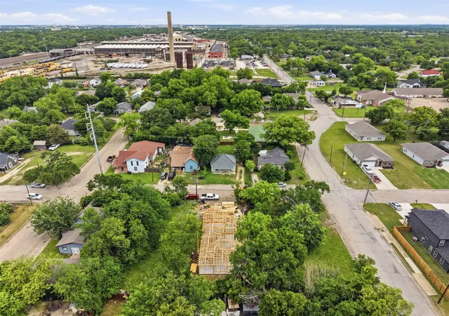 Photo 4 of Single family home for sale at 306 Royal St, Cleburne, TX 76031 | MLS# 21268038 | Listing updated on 2026-09-03