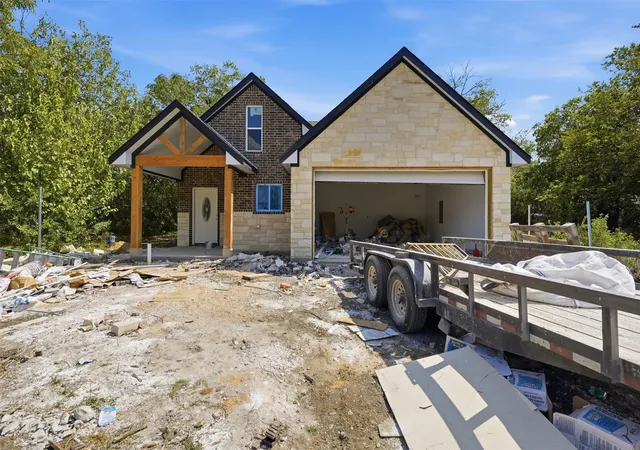 Photo 1 of Single family home for sale at 306 Royal St, Cleburne, TX 76031 | MLS# 21268038 | Listing updated on 2026-09-03