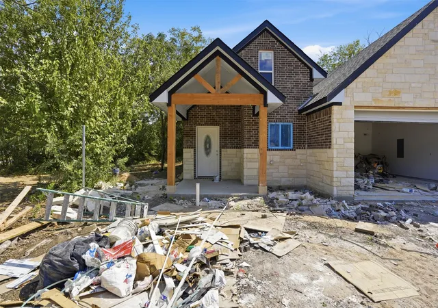 Photo 2 of Single family home for sale at 306 Royal St, Cleburne, TX 76031 | MLS# 21268038 | Listing updated on 2026-09-03