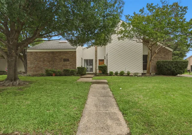 Photo 1 of Single family home for sale at 16902 Davenport Ct, Dallas, TX 75248 | MLS# 21271223 | Listing updated on 2026-08-28