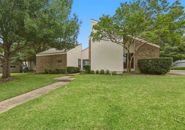 Photo 3 of Single family home for sale at 16902 Davenport Ct, Dallas, TX 75248 | MLS# 21271223 | Listing updated on 2026-08-28
