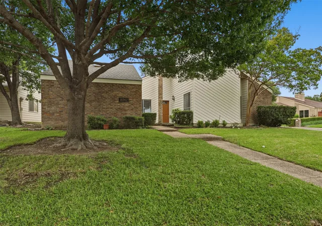 Photo 3 of Single family home for sale at 16902 Davenport Ct, Dallas, TX 75248 | MLS# 21271223 | Listing updated on 2026-08-28