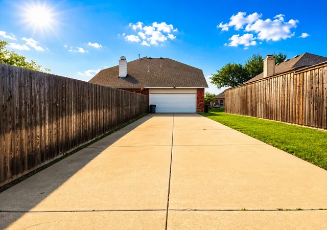 Homes for sale in Allen, TX | 1114 Hidden Creek Dr, Allen, TX 75002 | MLS# 21228511