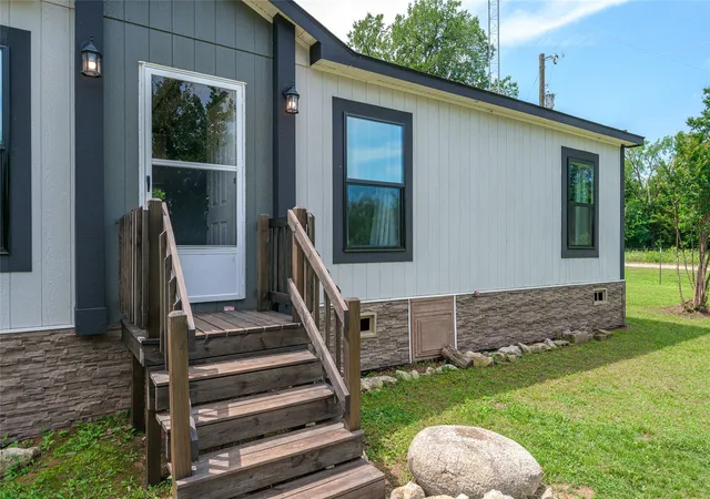 Photo 2 of Manufactured home for sale at 1742 Reynolds Ln, Sherman, TX 75092 | MLS# 21271196 | Listing updated on 2026-10-03