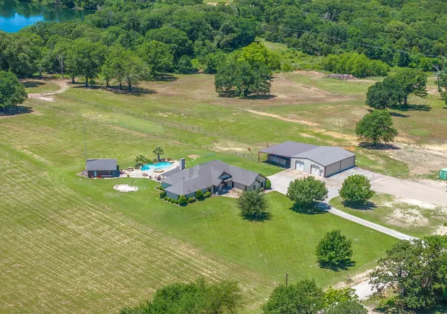 Photo 3 of Single family home for sale at 347 Vz County Road 3108, Edgewood, TX 75117 | MLS# 21271865 | Listing updated on 2026-05-16