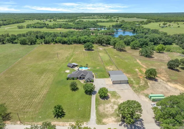 Photo 3 of Single family home for sale at 347 Vz County Road 3108, Edgewood, TX 75117 | MLS# 21271865 | Listing updated on 2026-05-16