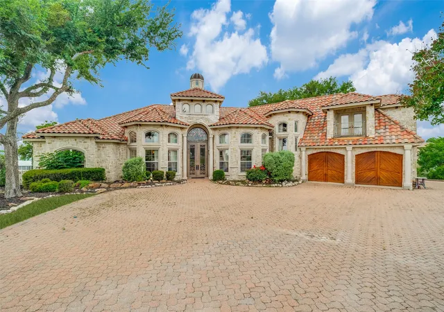 Photo 2 of Single family home for sale at 1237 Overlook Ct, Whitney, TX 76692 | MLS# 21259130 | Listing updated on 2026-08-17
