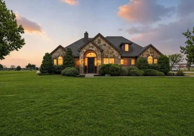 Photo 1 of Single family home for sale at 542 Pierce Rd, Red Oak, TX 75154 | MLS# 21271907 | Listing updated on 2026-08-27