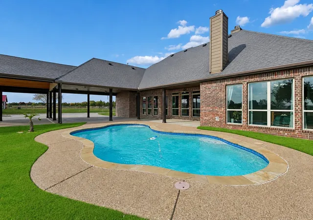Photo 2 of Single family home for sale at 542 Pierce Rd, Red Oak, TX 75154 | MLS# 21271907 | Listing updated on 2026-08-27
