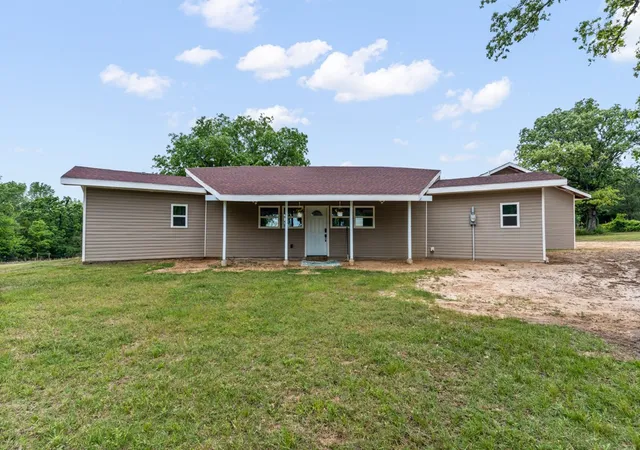 Homes for sale in Gilmer, TX | 1129 Holly Rd, Gilmer, TX 75644 | MLS# 21271965