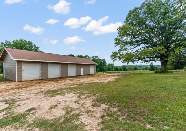 Homes for sale in Gilmer, TX | 1129 Holly Rd, Gilmer, TX 75644 | MLS# 21271965