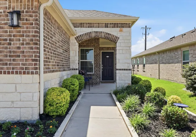 Photo 2 of Sale Pending at 9317 Riverlight Rd, Mc Kinney, TX 75071 | MLS# 21269848 | Listing updated on 2026-08-25