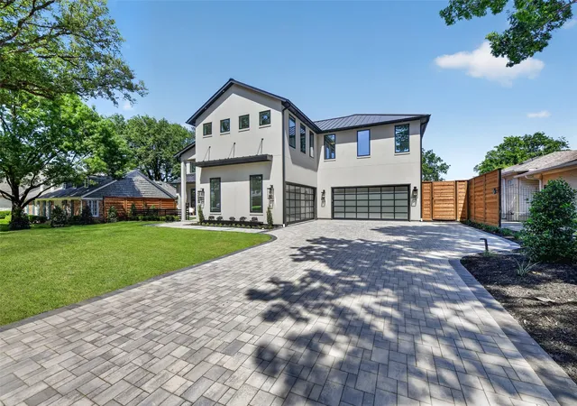 Photo 4 of Sale Pending at 11028 Edgemere Rd, Dallas, TX 75230 | MLS# 21269734 | Listing updated on 2026-08-05