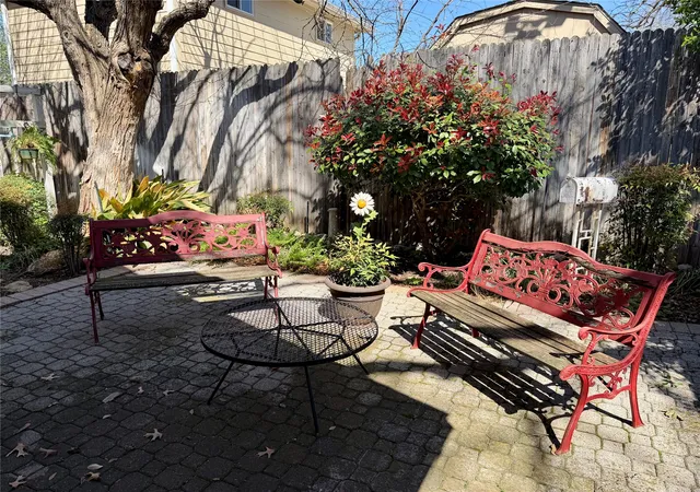 Photo 4 of Single family home for sale at 524 Magnolia St, Denton, TX 76201 | MLS# 21270546 | Listing updated on 2026-07-09