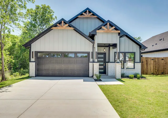Photo 1 of Single family home for sale at 312 Matthew St, Hillsboro, TX 76645 | MLS# 21272002 | Listing updated on 2026-08-28