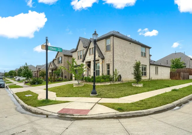 Photo 3 of Single family home for sale at 6226 Hightower St, Aubrey, TX 76227 | MLS# 21272135 | Listing updated on 2026-08-25