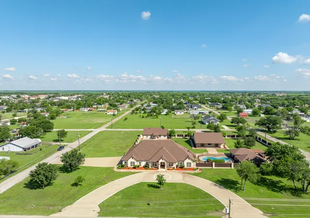 Photo 1 of Single family home for sale at 400 E Spurgeon St, Itasca, TX 76055 | MLS# 21263348 | Listing updated on 2026-08-17