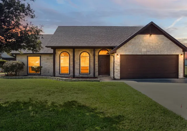 Photo 3 of Single family home for sale at 400 E Spurgeon St, Itasca, TX 76055 | MLS# 21263348 | Listing updated on 2026-08-17