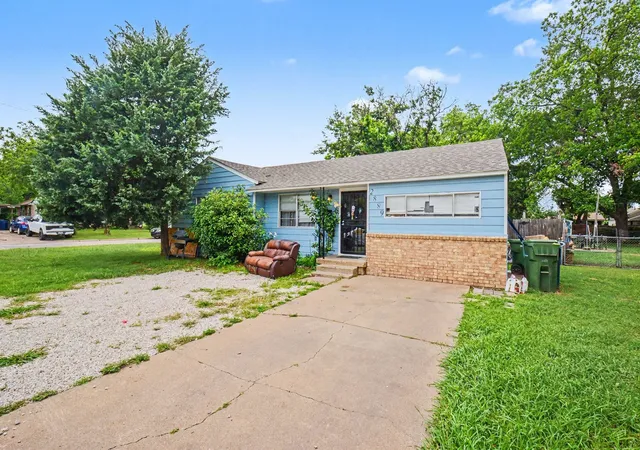 Homes for sale in Garland, TX | 2889 Beasley Dr, Garland, TX 75041 | MLS# 21258943