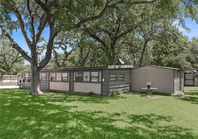 Homes for sale in De Leon, TX | 641 S Lamar St, De Leon, TX 76444 | MLS# 21272182