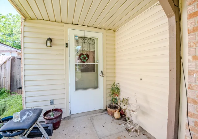 Photo 3 of Single family home for sale at 7105 Pineberry Rd, Dallas, TX 75249 | MLS# 21271937 | Listing updated on 2026-10-06