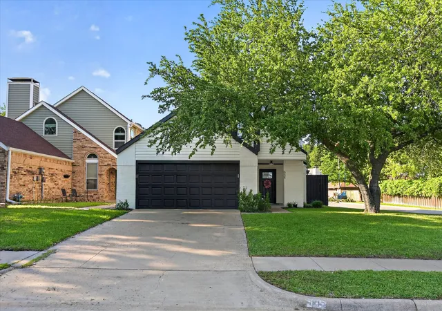 Photo 2 of Single family home for sale at 535 Briarcliff Dr, Garland, TX 75043 | MLS# 21267792 | Listing updated on 2026-08-21