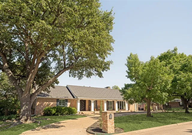 Photo 3 of Sale Pending at 6566 Ridgeview Cir, Dallas, TX 75240 | MLS# 21263194 | Listing updated on 2026-07-18