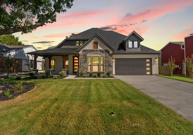 Photo 1 of Sale Pending at 819 Beverly Dr, Grapevine, TX 76051 | MLS# 21272276 | Listing updated on 2026-09-27