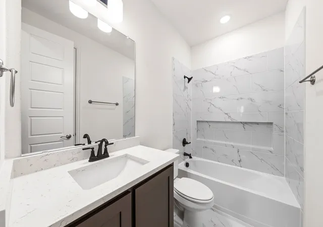 Photo 4 of Sale Pending at 819 Beverly Dr, Grapevine, TX 76051 | MLS# 21272276 | Listing updated on 2026-09-27