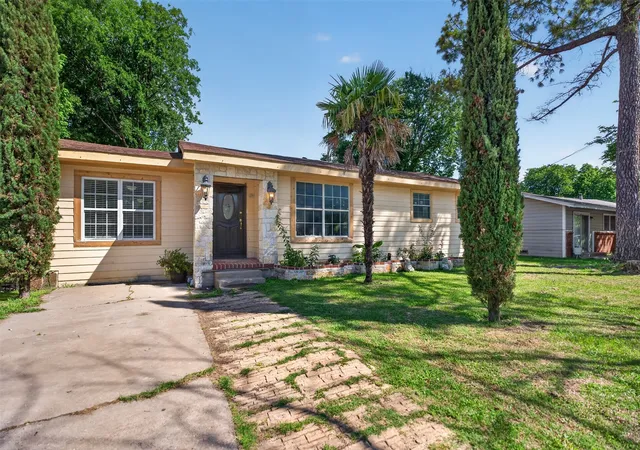 Homes for sale in Cleburne, TX | 604 Graham St, Cleburne, TX 76033 | MLS# 21271751