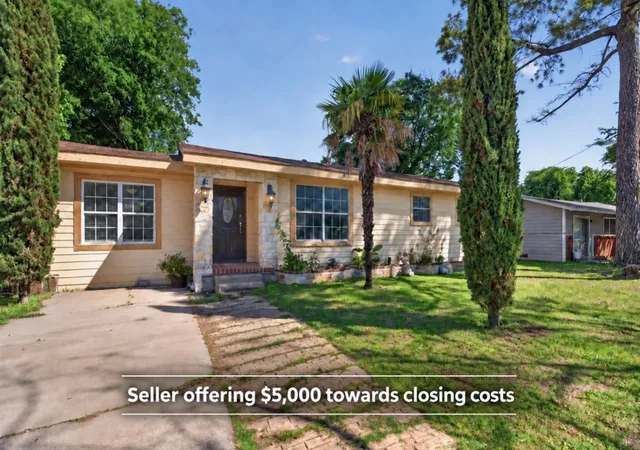 Photo 1 of Single family home for sale at 604 Graham St, Cleburne, TX 76033 | MLS# 21271751 | Listing updated on 2026-10-03
