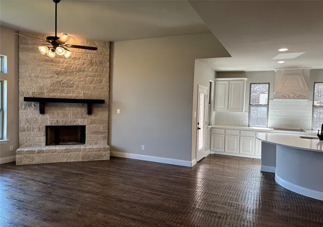Photo 2 of Single family home for sale at 609 Red Maple Rd, Waxahachie, TX 75165 | MLS# 21272292 | Listing updated on 2026-08-19