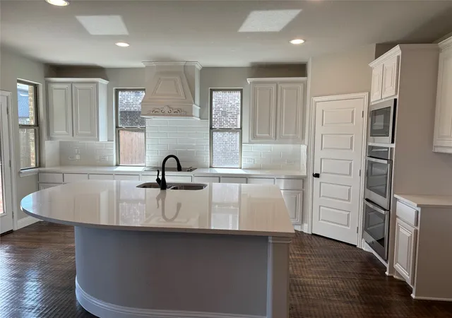 Photo 3 of Single family home for sale at 609 Red Maple Rd, Waxahachie, TX 75165 | MLS# 21272292 | Listing updated on 2026-08-19