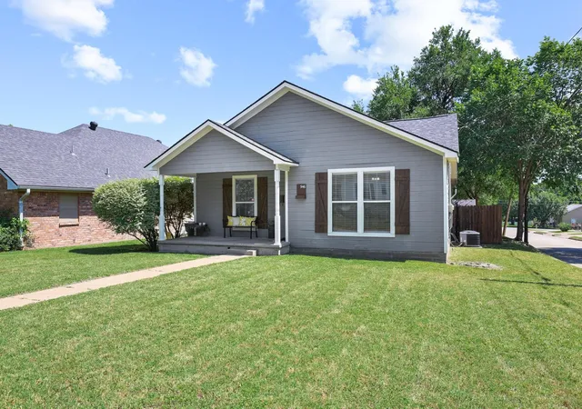 Photo 2 of Single family home for sale at 946 W Laurel St, Sherman, TX 75092 | MLS# 21271024 | Listing updated on 2026-07-08