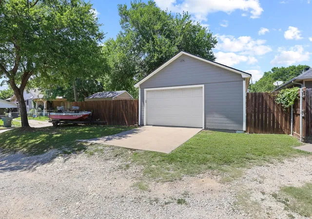 Homes for sale in Sherman, TX | 946 W Laurel St, Sherman, TX 75092 | MLS# 21271024
