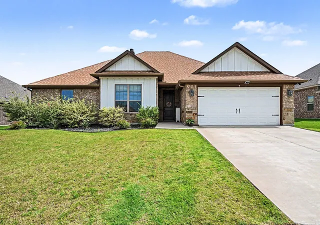 Photo 1 of Single family home for sale at 207 Bayless Ave, Godley, TX 76044 | MLS# 21271184 | Listing updated on 2026-08-22
