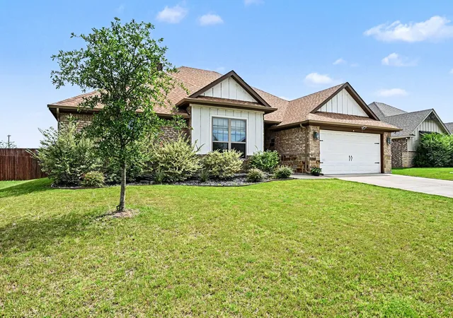 Photo 2 of Single family home for sale at 207 Bayless Ave, Godley, TX 76044 | MLS# 21271184 | Listing updated on 2026-08-22