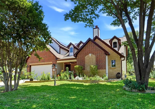 Homes for sale in Grapevine, TX | 726 Forest St, Grapevine, TX 76051 | MLS# 21268457