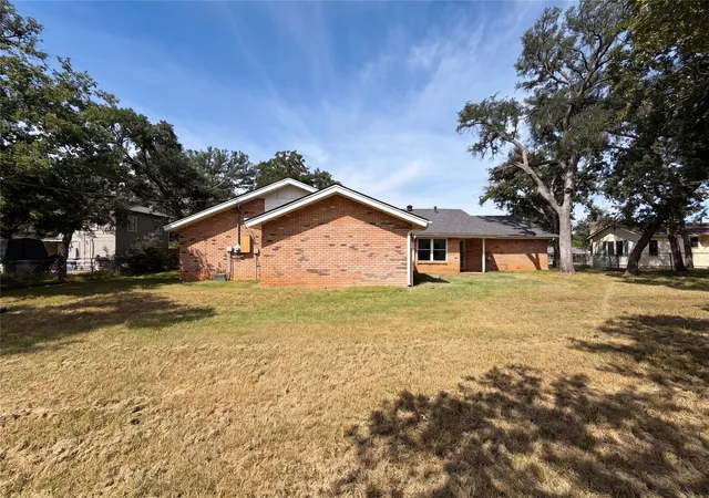 5th image of 7928 Ella Young Dr, Fort Worth, TX 76135 | MLS# 21272349