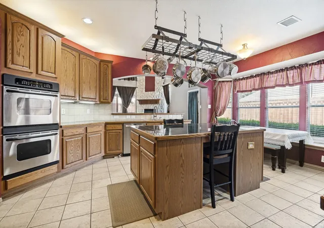Photo 4 of Single family home for sale at 10405 Panks Ct, Rowlett, TX 75089 | MLS# 21272019 | Listing updated on 2026-10-02